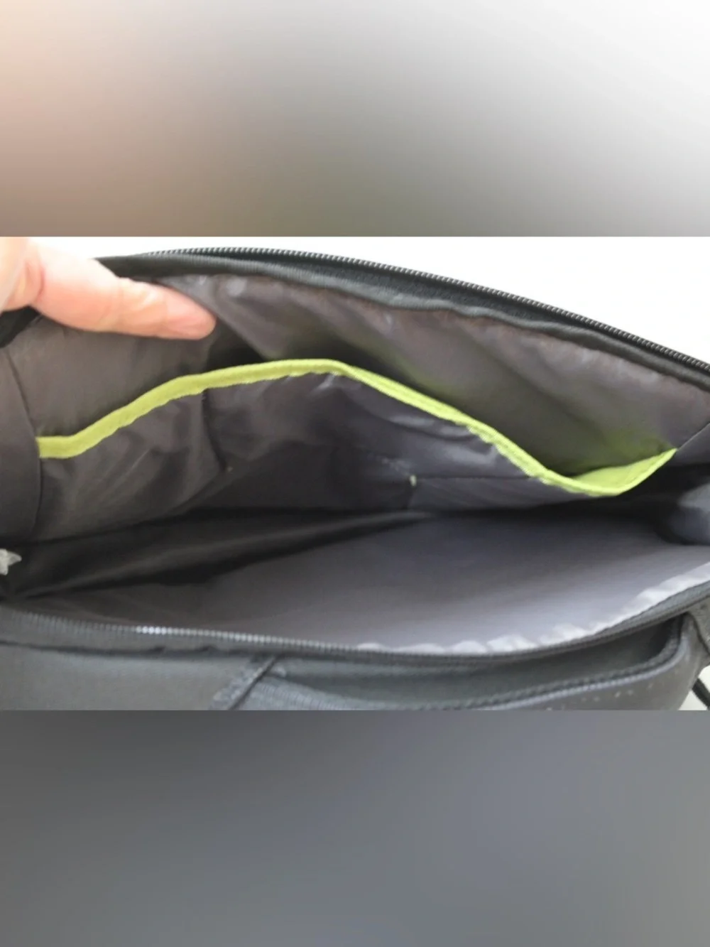 NWOT Thule Subterra  Attaché